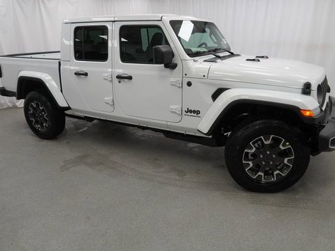 New 2026 Jeep Gladiator Sport image 9