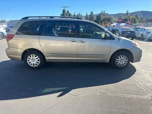 Used 2005 Toyota Sienna CE image 2