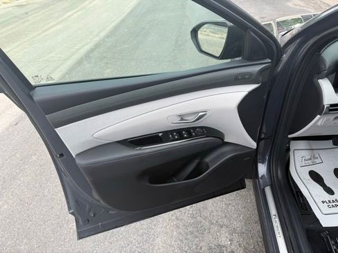 Used 2025 Hyundai Tucson Limited AWD/4WD image 15