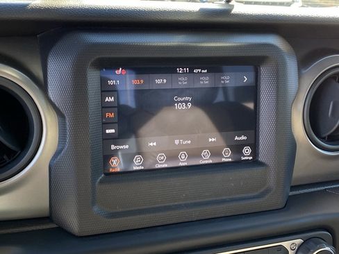 Used 2021 Jeep Gladiator Sport image 15