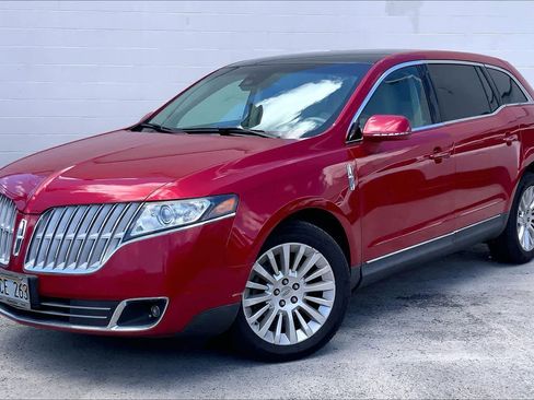 Used 2010 Lincoln MKT 2WD image 1