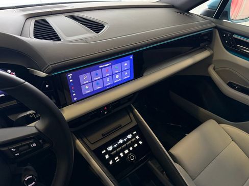Certified 2026 Porsche Macan 4 Electric AWD/4WD image 18