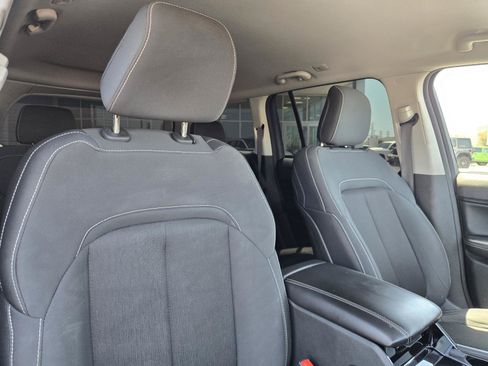 Used 2023 Jeep Grand Cherokee Laredo RWD image 32