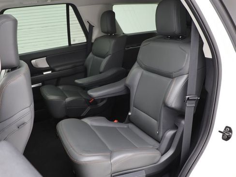 Used 2025 Ford Expedition Active image 13