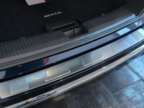 Used 2025 Nissan Rogue Platinum w/ Platinum Premium Package image 13