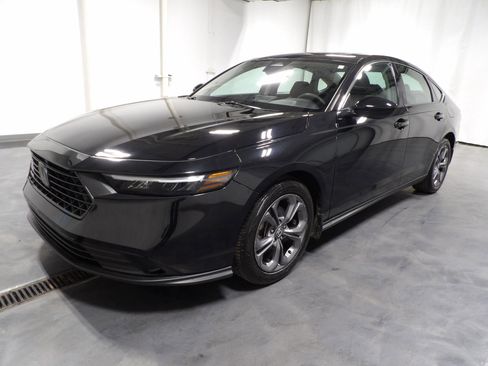 Used 2023 Honda Accord EX image 3