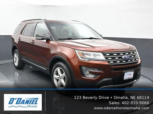 Used 2016 Ford Explorer XLT w/ Equipment Group 202A AWD/4WD image 8