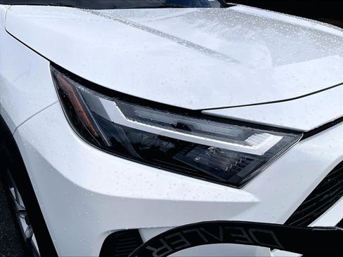 Used 2025 Toyota RAV4 XLE image 33