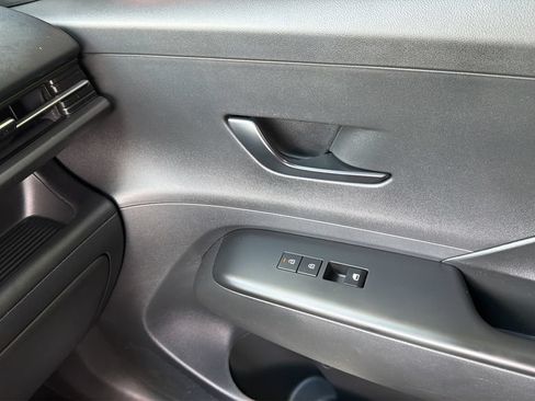 Used 2025 Hyundai Kona SEL FWD image 16