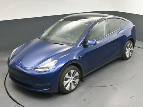 Used 2024 Tesla Model Y Long Range image 32