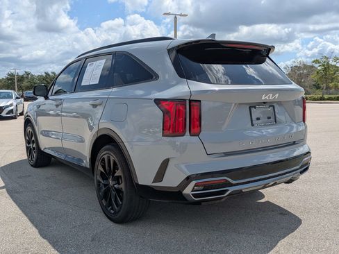 Certified 2022 Kia Sorento SX FWD image 7