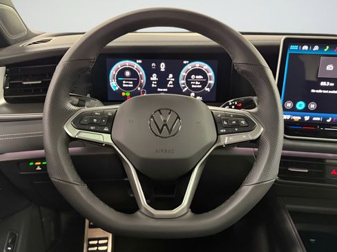 New 2026 Volkswagen Tiguan SE R-Line FWD image 11
