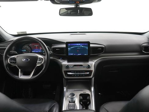 Used 2022 Ford Explorer XLT w/ XLT Sport Appearance Package image 14
