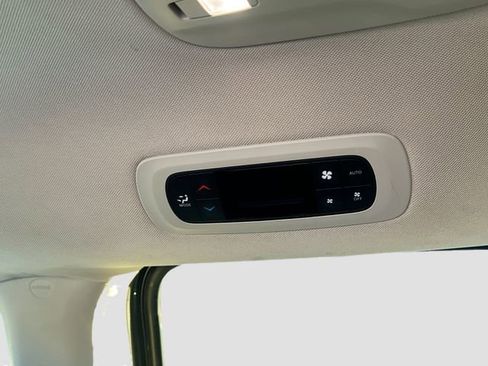 Used 2024 Chrysler Pacifica Touring-L FWD image 23