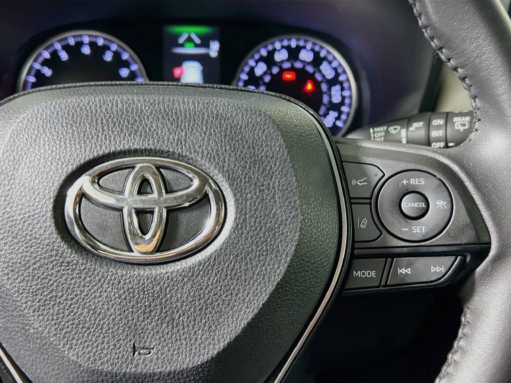 Used 2022 Toyota RAV4 XLE Premium FWD image 19