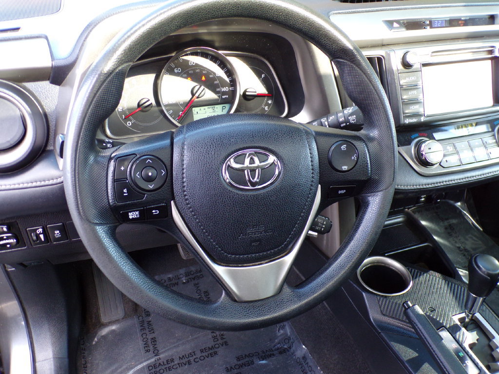 Used 2015 Toyota RAV4 XLE w/ Four Season Floor Mat Package AWD/4WD image 18