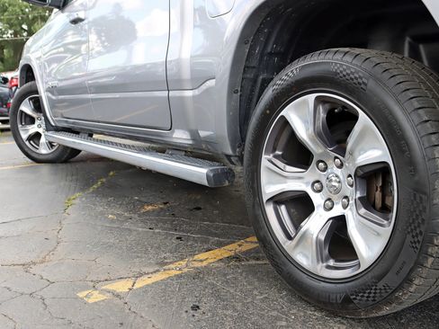 Used 2019 RAM 1500 Laramie w/ Sport Appearance Package AWD/4WD image 15