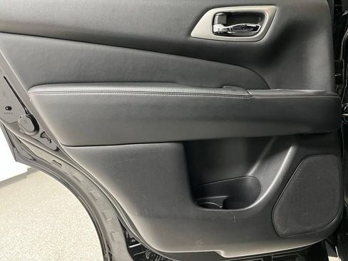 Used 2019 Nissan Pathfinder SL AWD/4WD image 42
