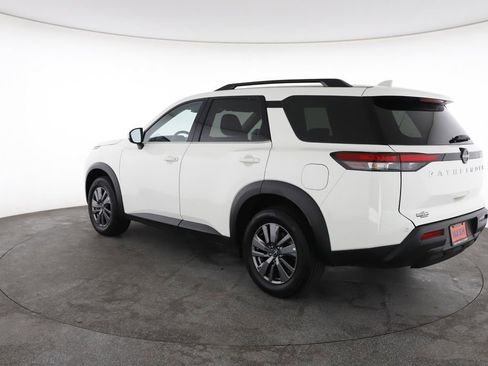 Used 2025 Nissan Pathfinder SV FWD image 9