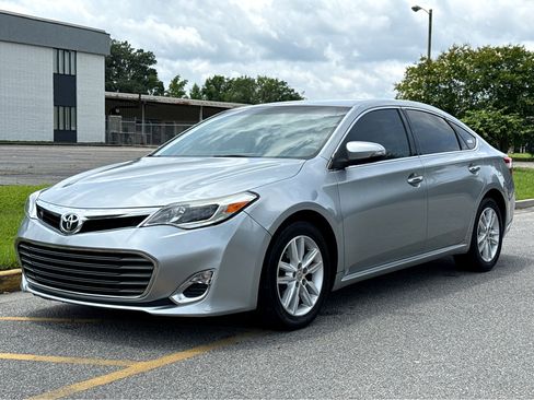 Used 2015 Toyota Avalon XLE image 3