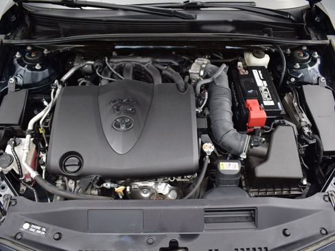 Used 2020 Toyota Camry XSE FWD image 9