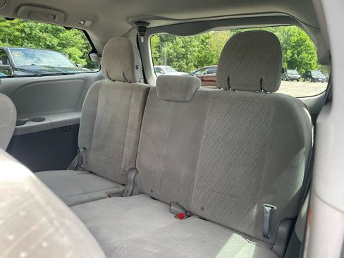 Used 2017 Toyota Sienna LE FWD image 9