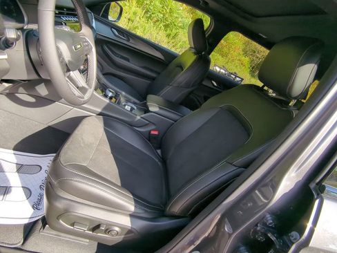 New 2025 Jeep Grand Cherokee L Altitude image 9