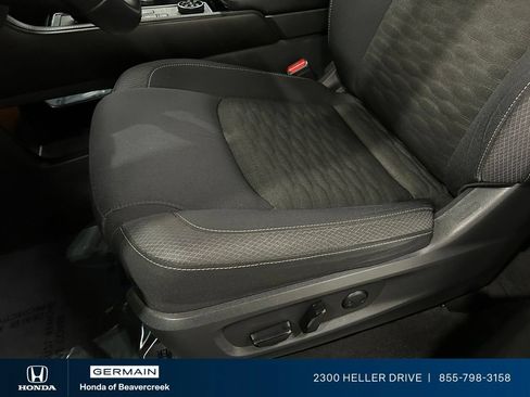 Used 2022 Nissan Pathfinder SV AWD/4WD image 19