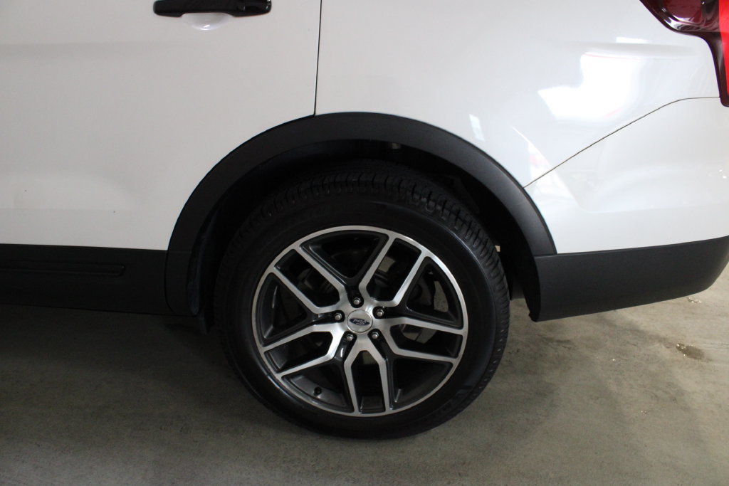 Used 2017 Ford Explorer Sport w/ Equipment Group 401A AWD/4WD image 30
