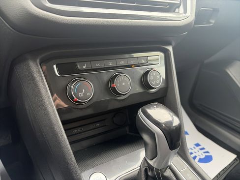 Used 2022 Volkswagen Tiguan S image 37