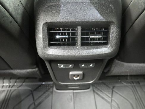 Used 2022 Chevrolet Equinox Premier FWD image 28