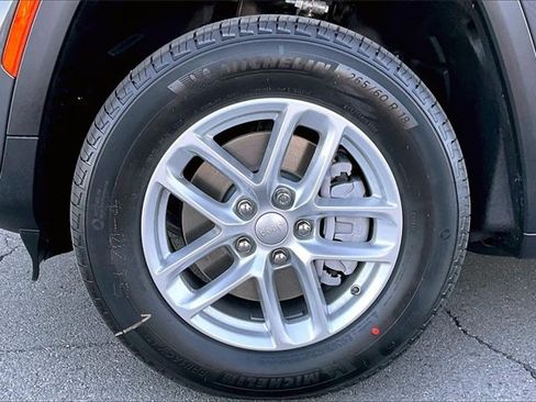 New 2025 Jeep Grand Cherokee L Laredo w/ Luxury Tech Group I image 10
