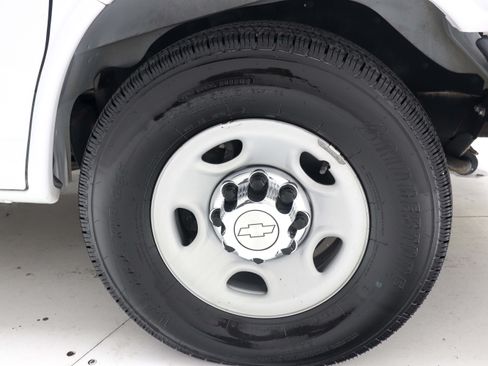 Used 2017 Chevrolet Express 3500 LT w/ LT Preferred Equipment Group RWD image 31