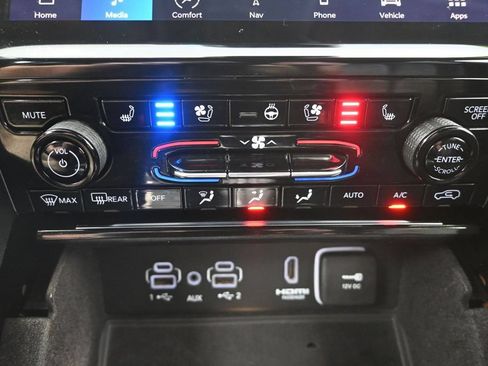Used 2022 Jeep Grand Cherokee L Limited w/ Luxury Tech Group II AWD/4WD image 21
