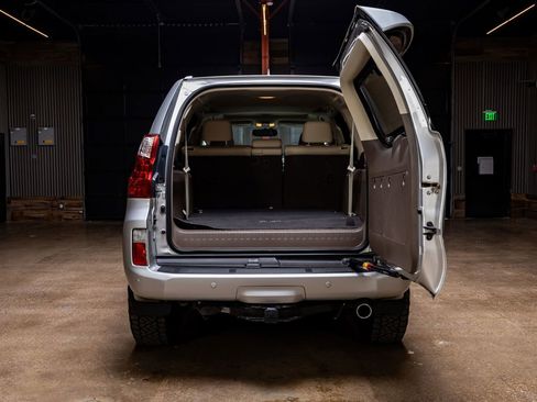 Used 2013 Lexus GX 460 image 9