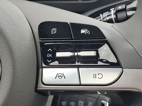 Certified 2024 Hyundai Elantra SE FWD image 21