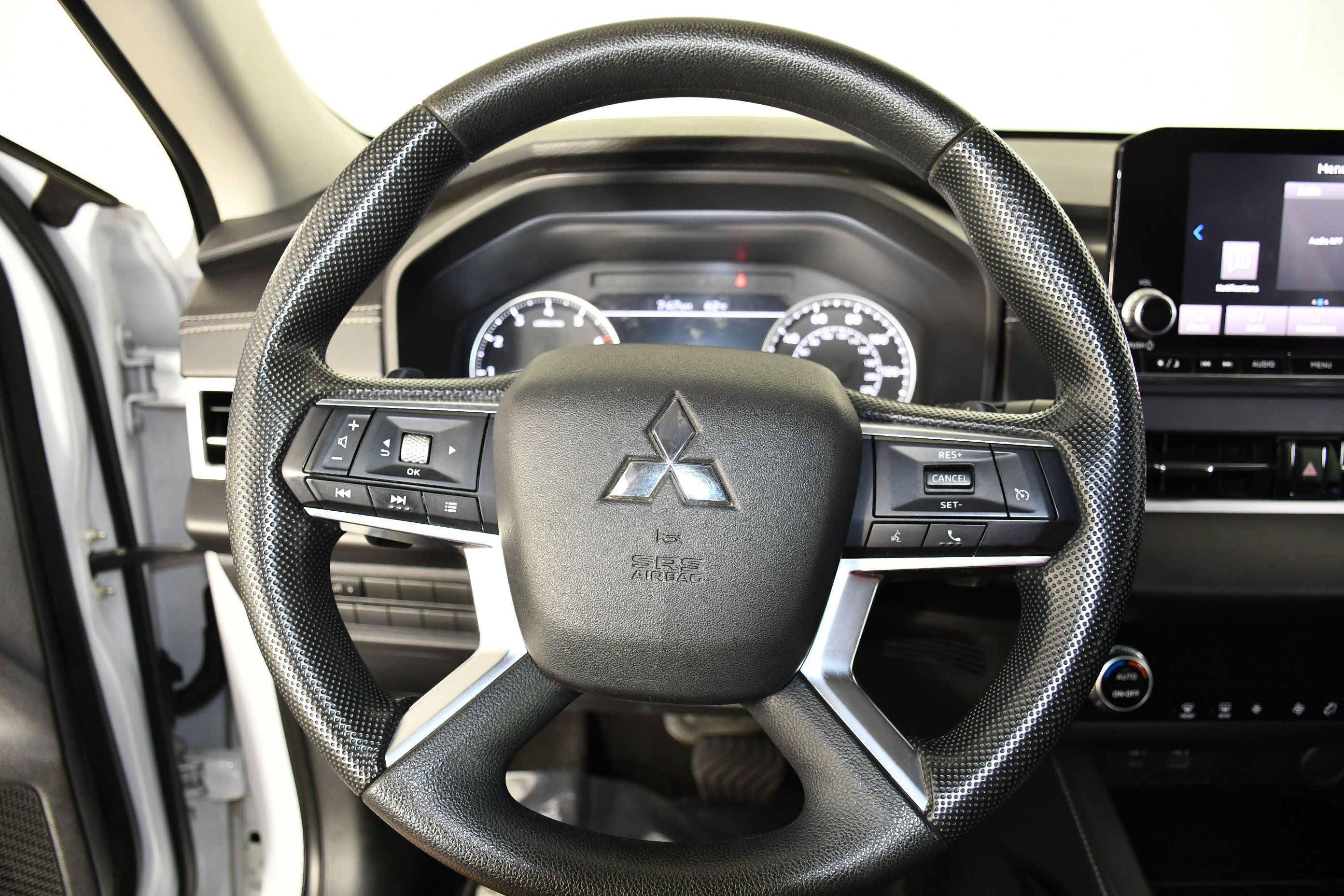 Used 2022 Mitsubishi Outlander ES AWD/4WD image 12