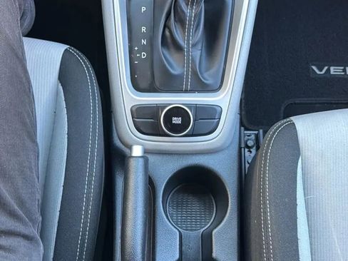 Used 2024 Hyundai Venue SEL FWD image 19