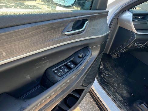 New 2026 Jeep Grand Cherokee Altitude image 15