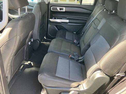 Used 2022 Ford Explorer XLT RWD image 14