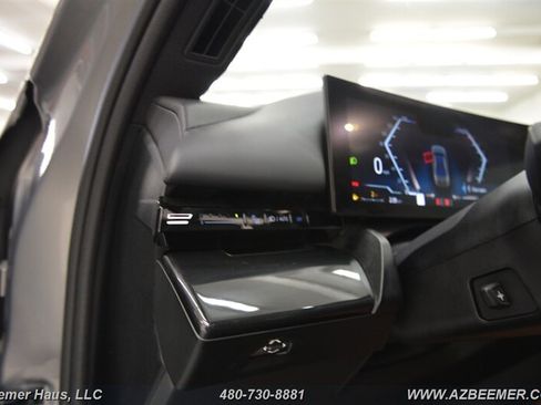 Used 2024 BMW 530i w/ M Sport Package RWD image 31