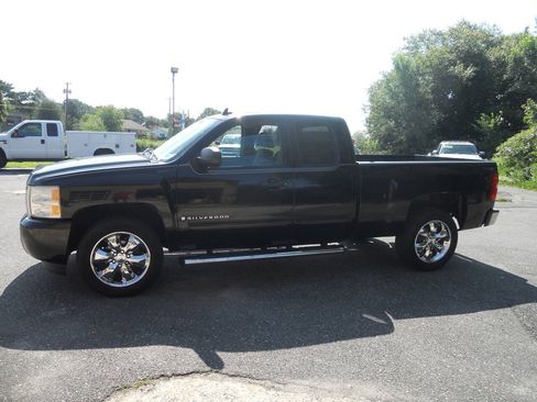 Used 2009 Chevrolet Silverado 1500 LS RWD image 2