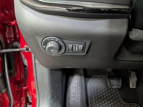 Used 2025 Jeep Compass Trailhawk AWD/4WD image 19