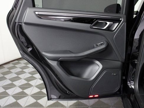 Certified 2026 Porsche Macan AWD/4WD image 33
