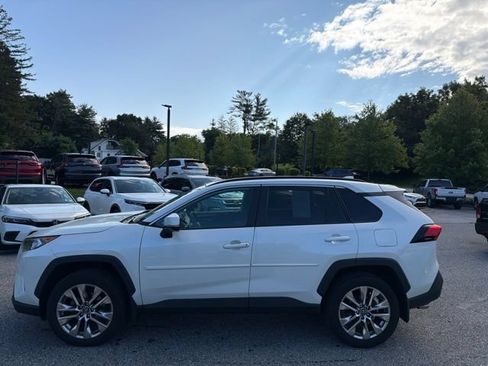 Used 2021 Toyota RAV4 XLE Premium AWD/4WD image 3