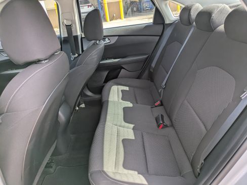 Used 2020 Kia Forte LXS FWD image 12