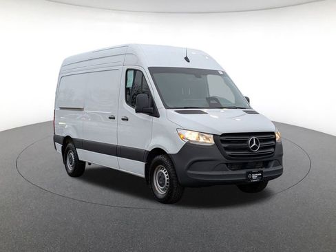 Used 2025 Mercedes-Benz Sprinter 2500 image 3