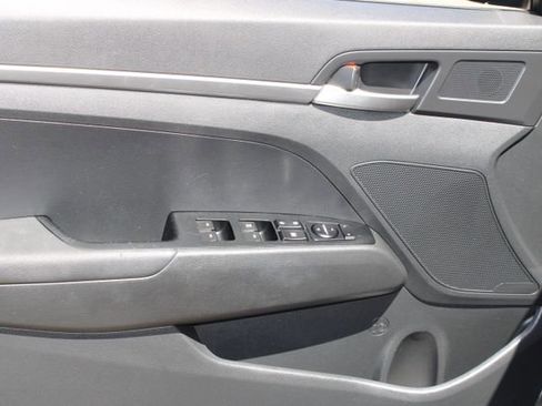 Used 2020 Hyundai Elantra SE w/ Cargo Package (C1) FWD image 9