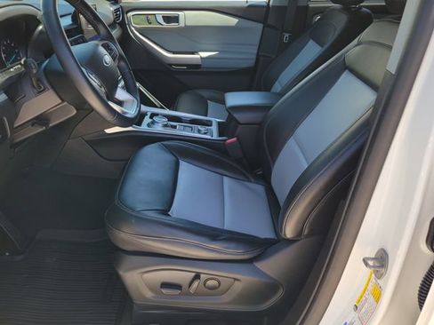 Certified 2023 Ford Explorer XLT w/ Equipment Group 202A AWD/4WD image 6