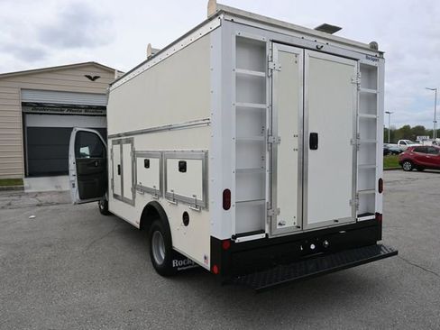 Used 2022 Chevrolet Express 3500 w/ Power Convenience Package RWD image 4